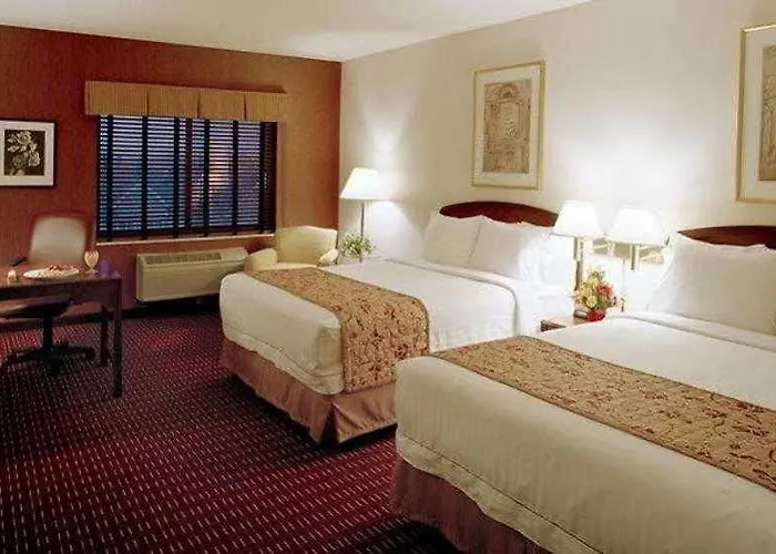 Courtyard By Marriott Mall Of America 3*